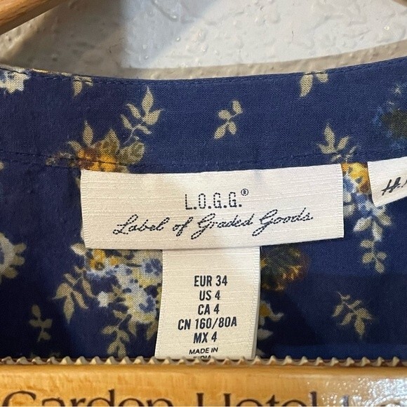 L.O.G.G. By H&M long sleeved floral blouse. V-neck. Women’s size 4 - Picture 5 of 7